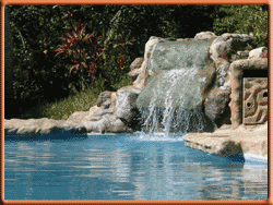 Cascada en la piscina